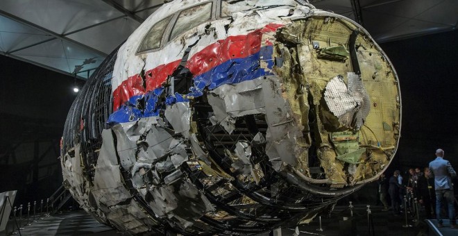 Reconstrucción del fuselaje del vuelo MH17 de Malaysia Airlines en Gilze Rijen (Holanda). REUTERS