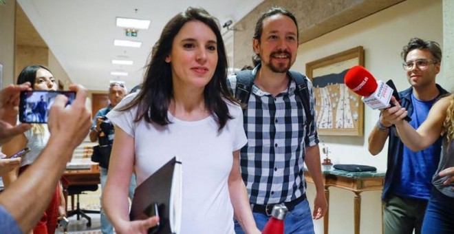 La portavoz de Podemos en el Congreso, Irene Montero, y el secretario general, Pablo Iglesias, en el Congreso / EFE.