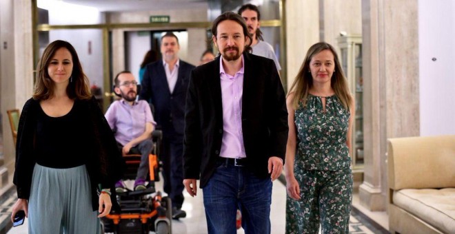 El secretario general de Podemos, Pablo Iglesias, acompañado de los diputados Ione Belarra, Victoria Rosell, Pablo Echenique y Alberto Rodríguez, antes de la última reunión con Pedro Sánchez / Daniel Gago - Podemos