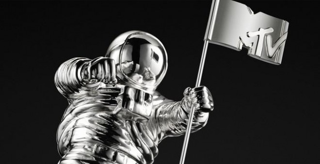 La estatuilla de los premios MTV Video Music Awards, instituidos en 1984 para los mejores videoclips del año, es un astronauta plantando una bandera.