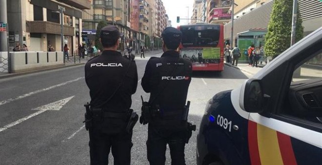 Agentes de Policía Nacional en Alicante en imagen de archivo. / CNP