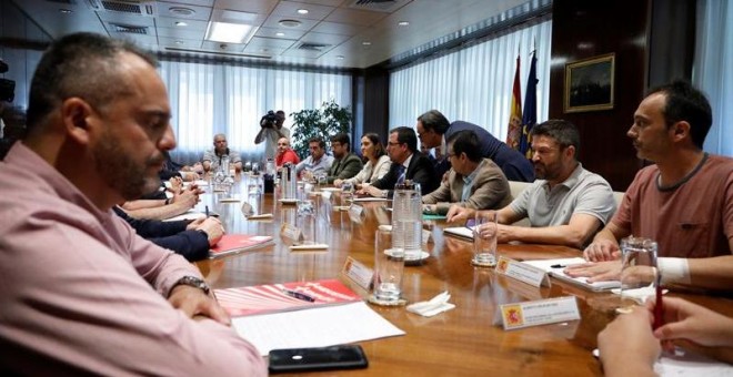 Los representantes de Alcoa de las plantas de Asturias y Galicia con los compradores Parter Capital / EFE