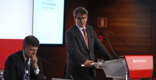 El consejero delegado del Grupo Santander, José Antonio Álvarez Álvarez, durante la presentación de los resultados semestrales de la entidad. EFE/ David Fernández