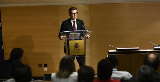 El secretario general del Tesoro, Carlos San Basilio, en una  rueda de prensa en la sede del Ministerio de Economía. E.P./Oscar Cañas