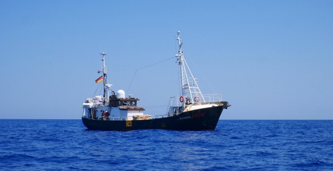 El barco Eleanore, de la ONG alemana Mission Lifeline, en el Mediterráneo.- MISSION LIFELINE