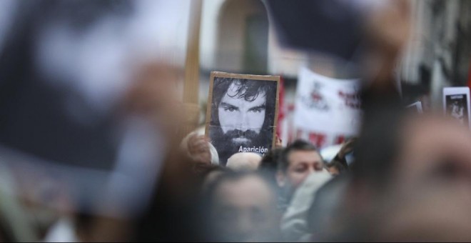 Manifestación en la Plaza de Mayo de Buenos Aires (Argentina) tras la desaparición de Santiago Maldonado. EFE/David Fernández