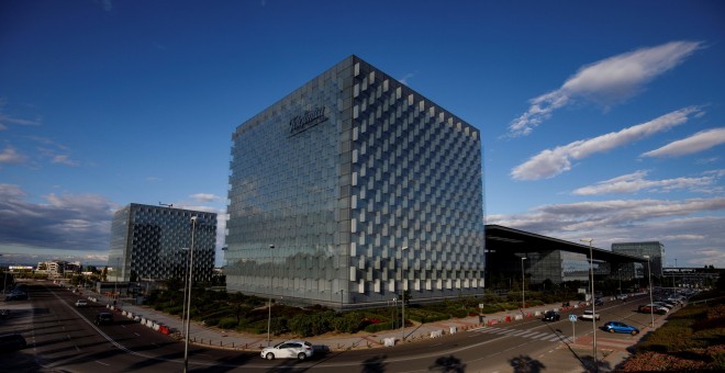 Vista del  edificio de la sede de Telefónica, en la zona norte de Madrid. REUTERS/Juan Medina