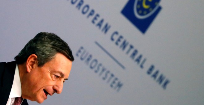 El presidente del Banco Central Europeo (BCE), Mario Draghi, en una conferencia de prensa tras la reunión del Consejo de Gobierno de la entidad, en Fráncfort. REUTERS/Kai Pfaffenbach