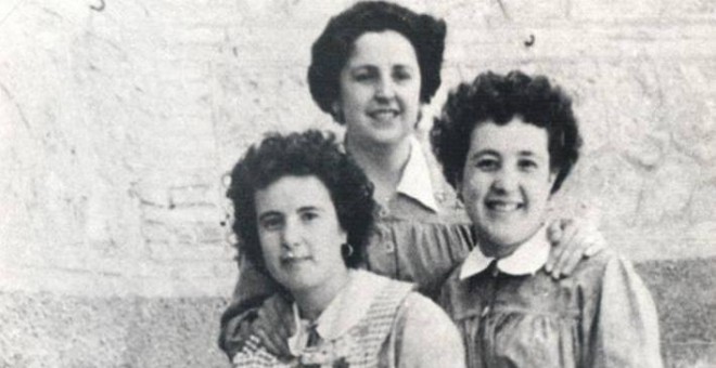 Esperanza Martínez, Remedios Montero y Amada Martínez, en la cárcel de Valencia, en 1956. / AGE