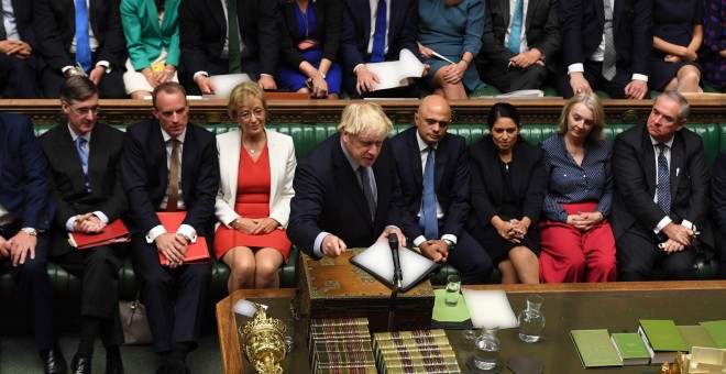 Imagen del primer ministro británico, Boris Johnson, en la Cámara de los Comunes, en la primera sesión tras la decisión de la Corte Suprema que declaró ilegal la suspensión del Parlamento de Westminster. EFE/EPA/JESSICA TAYLOR / UK PARLIAMENT