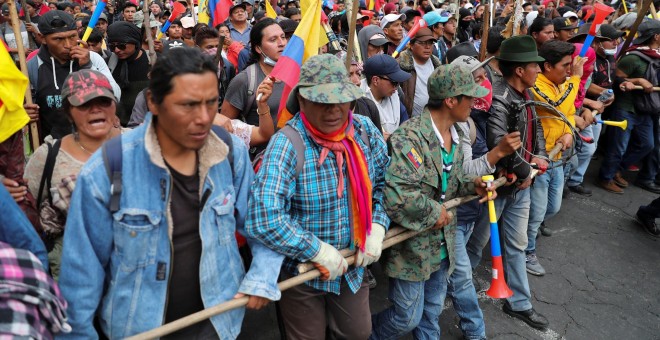 Los manifestantes participan en una protesta contra las medidas de austeridad del presidente de Ecuador, Lenin Moreno, en Quito, Ecuador, 8 de octubre de 2019. REUTERS / Ivan Alvarado
