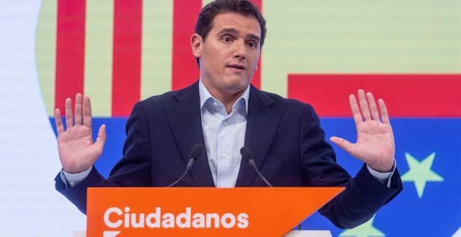 El líder de Ciudadanos, Albert Rivera, durante la rueda de prensa que ha ofrecido este viernes en Madrid en la que ha calificado de 'sabotaje general' la huelga convocada este viernes en Cataluña en contra de la sentencia del Tribunal Supremo sobre el 'pr