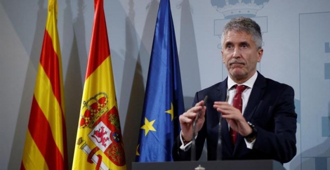 El ministro del Interior en funciones, Fernando Grande-Marlaska, durante la rueda de prensa que ha ofrecido este sábado en la Delegación del Gobierno en Barcelona tras reunirse con el conseller de Interior de la Generalitat, Miquel Buch, para analizar los