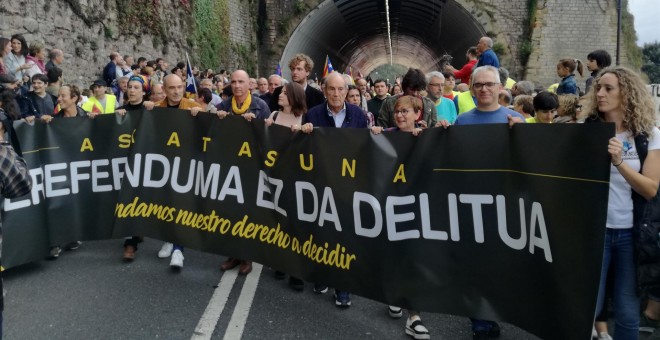 Protesta en Donostia por el derecho a decidir y en solidaridad con Catalunya. / EP