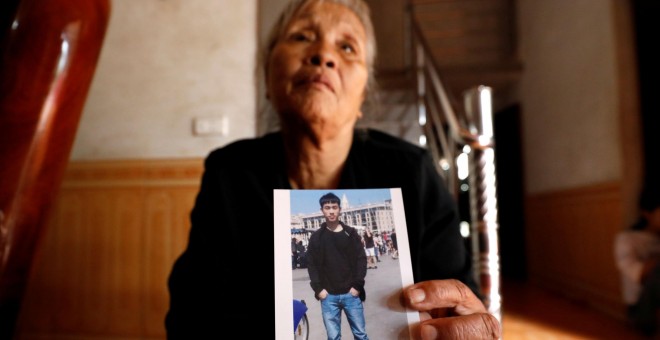 La vietnamita Anna Tran Thi Gia denuncia la desaparición de su nieto a raíz del suceso. / Reuters