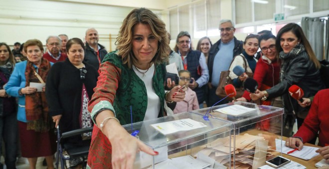 La secretaria general del PSOE-A, Susana Díaz, acude a votar en Sevilla. / Europa Press