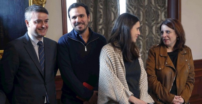 12/112019.-De izquierda a derecha: Iván Redondo, jefe de gabinete del presidente del Gobierno; Alberto Garzón, líder de Izquierda Unida; Irene Montero, dirigente de Unidas Podemos; y Adriana Lastra, vicesecretaria general del PSOE, durante el acto celebra