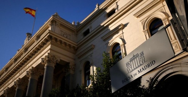 Fachada del edificio de la Bolsa de Madrid. REUTERS