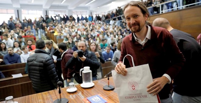 El líder de Podemos, Pablo Iglesias, antes de participar en la charla 'La lucha antifascista en la Unión de Estudiantes Progresistas - Estudiantes de Izquierda (UEP - ei)' en la Universidad Complutense de Madrid, su primera comparecencia pública tras el p