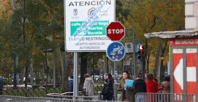 Panel en la vía pública sobre la entrada en vigor de Madrid Central./ Ayuntamiento de Madrid.