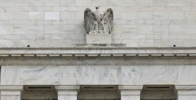 Detalle de la fachada del edificio de la Reserva Federal, en Washington. REUTERS/Chris Wattie