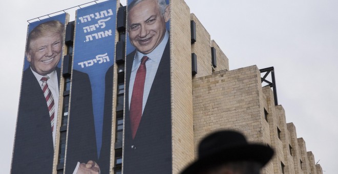 El primer ministro israelí, Benjamín Netanyahu y Donald Trump compartiendo un anuncio electoral en Jerusalén. / EP