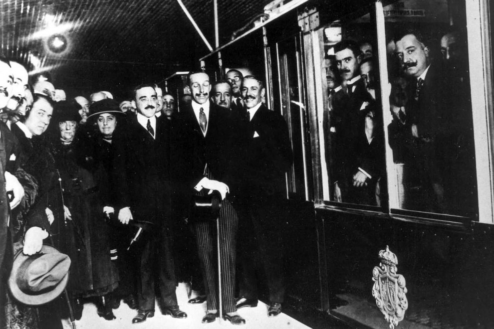 Inauguración del metro de Madrid a cargo del rey Alfonso XIII.