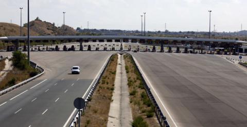 Vista de los peajes en la autopista radial de Madrid R-3.