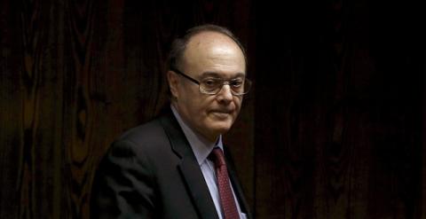 El gobernador del Banco de España, Luis María Linde, momentos antes de su comparecencia en la Comisión de Presupuestos del Senado.