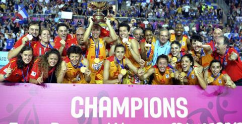 La selección española celebra el oro conseguido en el Eurobasket disputado en el mes de junio en Francia.