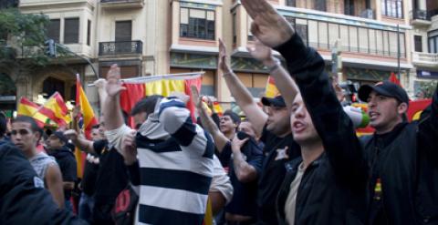 Neonazis en una manifestación por las calles de Valencia.