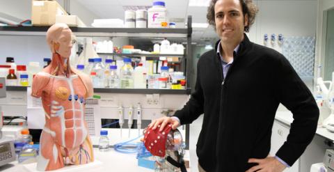 El ingeniero Ander Ramos en los laboratorios de Bioingeniería de Tecnun-Ceit. /Tecnun