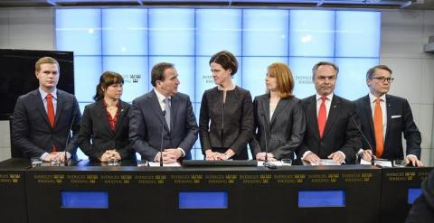 Los portavoces de los partidos con representación en el Parlamento sueco que han llegado a un acuerdo con el Gobierno. EFE