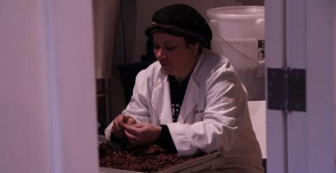 Sheree McKay, exdrogodependiente que ahora trabaja en la chocolatería East Van Roasters. Q. C.