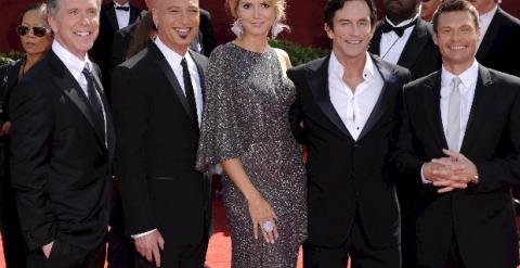 Los presentadores Tom Bergeron, Howie Mandel, Heidi Klum, Jeff Probst y Ryan Seacrest a su llegada a la 60 gala de entrega de los Premios Emmy en el teatro Nokia de Los Ángeles, California (EE.UU.).