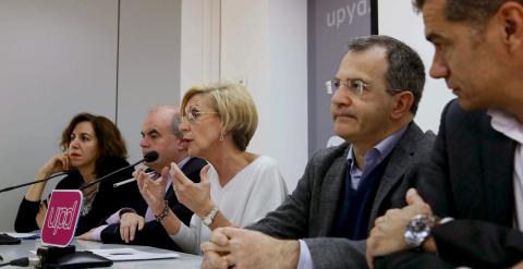La líder de UPyD, Rosa Díez,en el centro, flanqueada por los otros diputados del partido (Carlos Martínez Gorriarán, Álvaro Anchuelo, Irene Lozano y Toni Cantó). EFE/Juanjo Martín