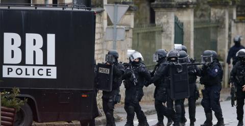 Fuerzas especiales de la policía francesa, desplegadas en Longpont al norte de París. /REUTERS