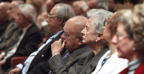 l expresidente catalán Jordi Pujol (CiU) y su esposa Marta Ferrusola asisten a la acto al Palau de la Generalitat para presentar un libro sobre el obispo Joan Carrera. Pujol y Ferrusola se han sentado entre el público en el acto de presentación del libro