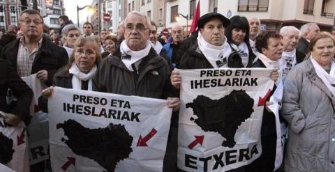 Imagen de la manifestación a favor de la vuelta de los presos de ETA a Euskadi en enero del pasado año. /EFE