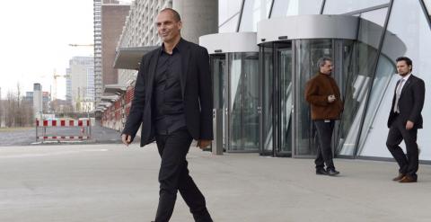 El nuevo ministro griego de Finanzas, Gianis Varoufakis, a su salida del Banco Central Europeo (BCE). /EFE