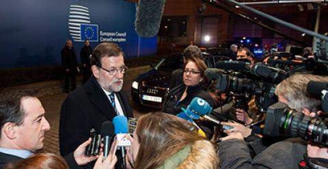 El presidente del Gobierno, Mariano Rajoy, atiende a la prensa tras la reunión del Consejo Europeo que se ha celebrado hoy en Bruselas. EFE/Horst Wagner