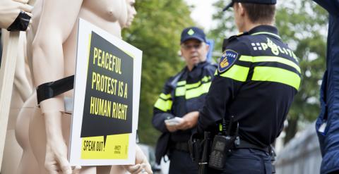 Una protesta ante la embajada rusa en Holanda. AI
