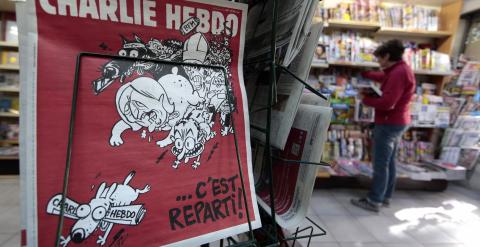 Portada de la revista 'Charlie Hebdo' en un kiosco francés / REUTERS