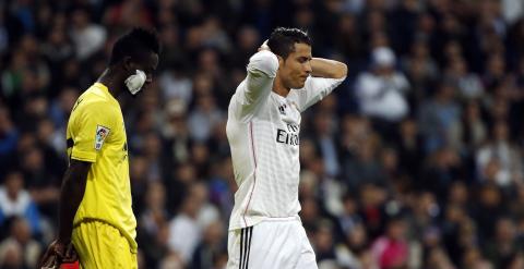 Cristiano se lamenta durante el partido ante el Villarreal. REUTERS/Susana Vera