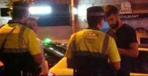 Piqué durante su incidente con la Guardia Urbana de Barcelona.