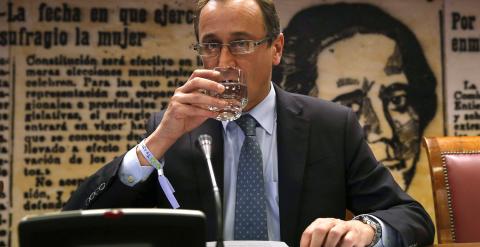 El ministro de Sanidad, Servicios Sociales e Igualdad, Alfonso Alonso, durante su comparecencia esta tarde en la Comisión de Sanidad del Senado. /Kiko Huesca (EFE)