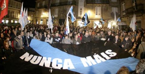 Concentración convocada en Santiago de Compostela por el movimiento ciudadano Nunca Máis. EFE