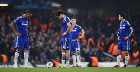 Los jugadores del Chelsea se lamentan durante el partido de vuelta ante el PSG. Reuters / Tony O'Brien