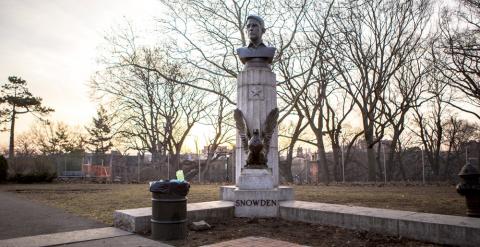 El busto de Edward Snowden en el parque Fort Greene, en el barrio neoyorquino de Brooklyn. REUTERS/Aymann Ismail