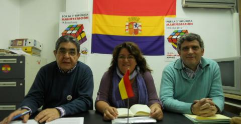 Valentín Ruíz, Gloria Aguilar y Francisco Pérez en la sede de la JER en Madrid./ B.Gordaliza